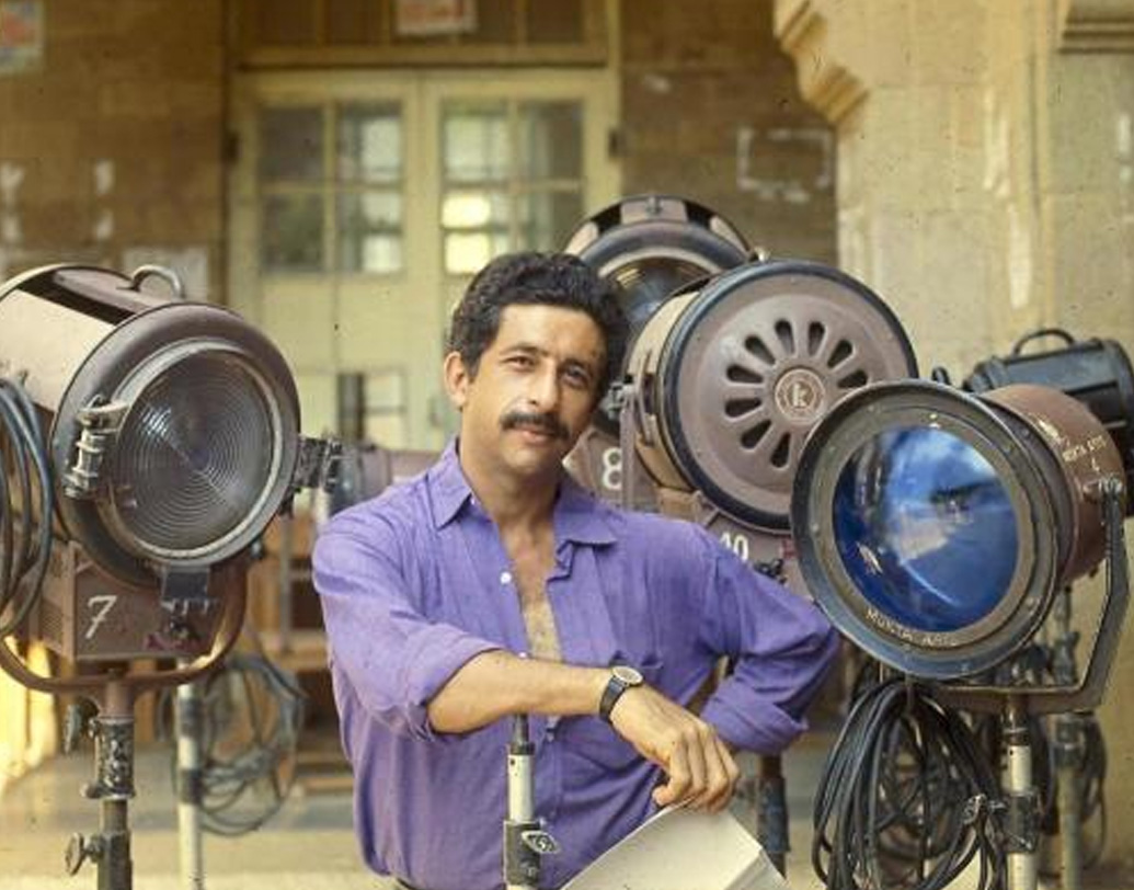 বরাবাঁকীতে নাসিরের বড় হওয়া দুই ভাইয়ের সঙ্গে। অজমেঢ়ের সেন্ট অ্যানসেল্মস স্কুল এবং সেন্ট জোসেফস কলেজ থেকে পাশ করার পরে তিনি ১৯৭১ সালে স্নাতক হন আলিগড় মুসলিম বিশ্ববিদ্যালয় থেকে স্নাতক হন। তারপরের গন্তব্য দিল্লির ন্যাশনাল স্কুল অব ড্রামা।