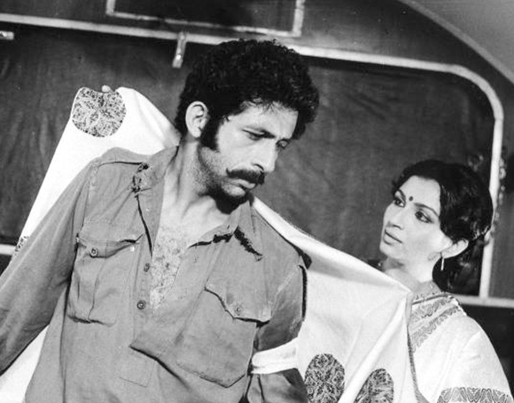 আশির দশকে নাসিরের পা মূলস্রোতের ছবিতে। ‘হাম পাঁচ’, ‘মাসুম’, ‘ইজাজত’, ‘হিরো হীরালাল’, ‘মালামাল’-এর মতো বাণিজ্যিক ছবিতেও সমদক্ষতায় অভিনয় করেছেন তিনি।