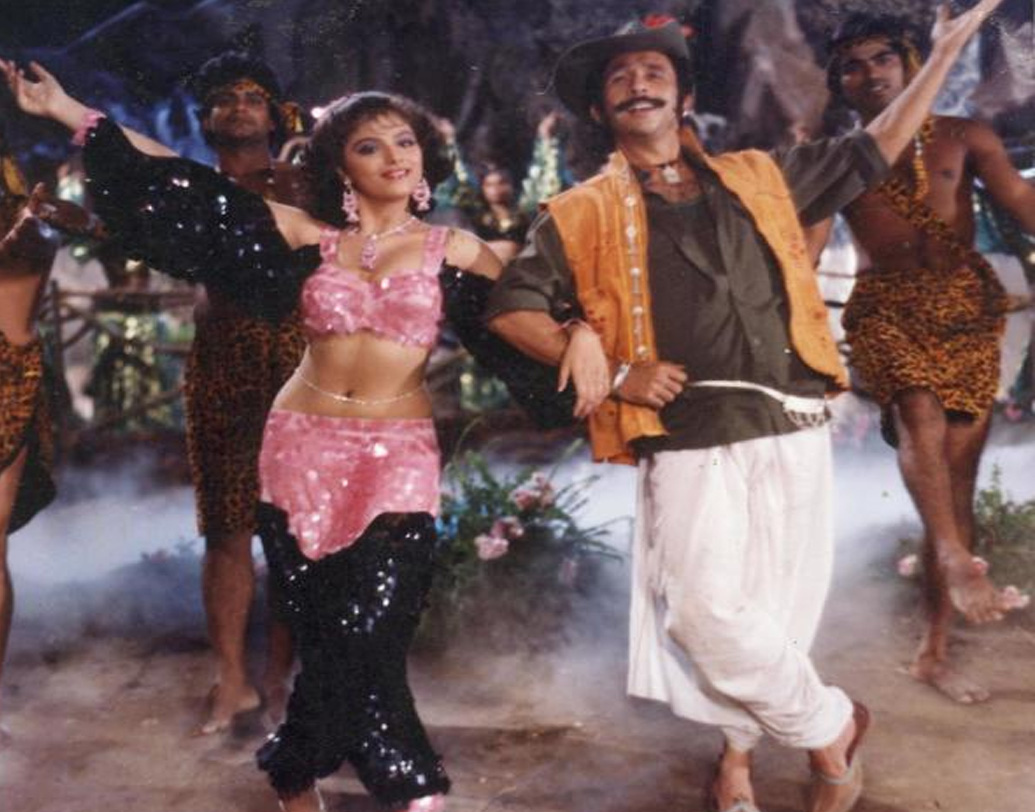 ‘গুলামি’, ‘ত্রিদেব’, ‘বিশ্বাত্মা’, ‘মোহরা’-র মতো ছবিতেও নাসিরুদ্দিন শাহ ধরা দিয়েছেন স্বকীয়তার। পাশাপাশি, ‘সরফরোশ’, ‘মনসুন ওয়েডিং’, ‘মকবুল’, ‘এ ওয়েডনেসডে’-এর মতো ছবির কথা না বললে অসম্পূর্ণ থেকে যায় নাসিরুদ্দিনের ফিল্মোগ্রাফি।