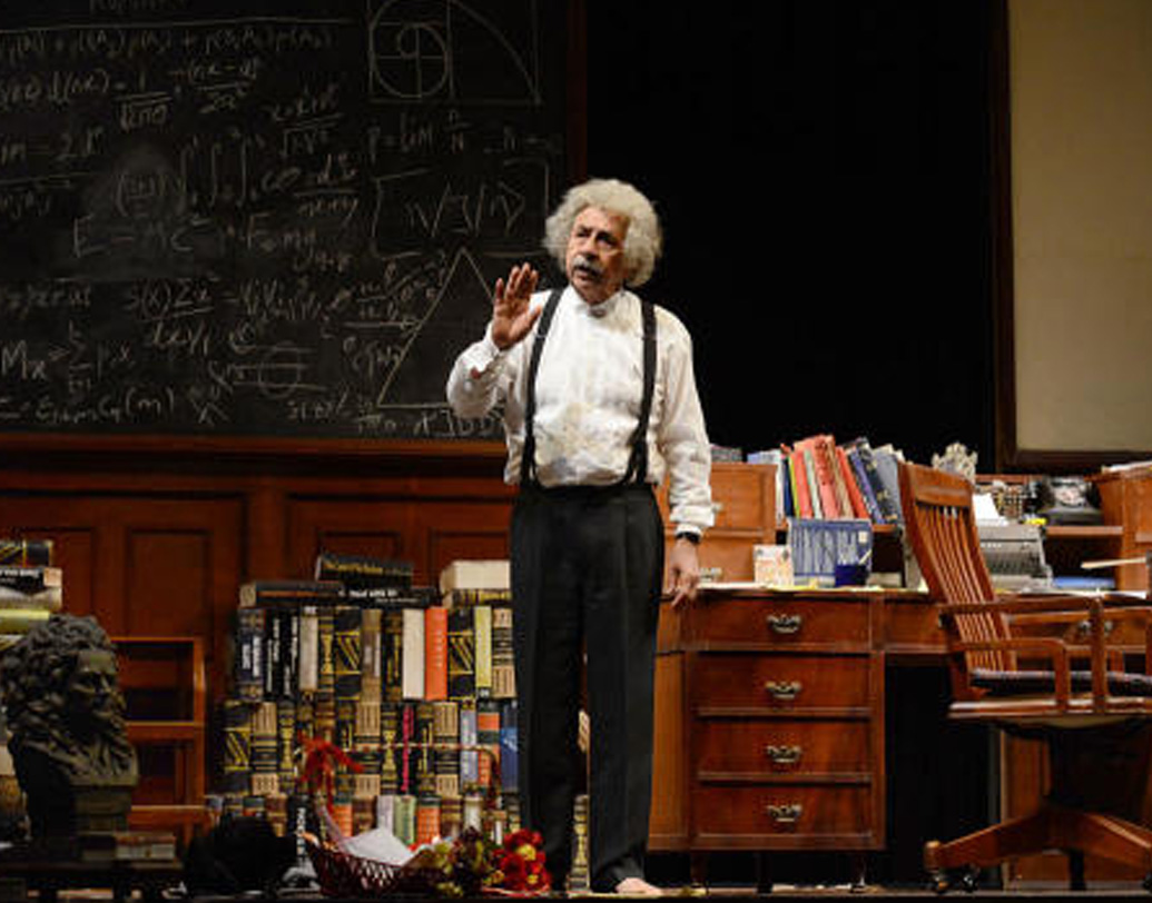 ১৯৮৭-তে পদ্মশ্রী এবং ২০০৩-এ পদ্মভূষণ-এ সম্মানিত হন নাসিরুদ্দিন শাহ। তিনবার পেয়েছেন জাতীয় পুরস্কার। ১৯৭৯-তে ‘স্পর্শ’ ও ১৯৮৪-তে ‘পার’-এর জন্য সেরা অভিনতা এবং ২০০৬ সালে ‘ইকবাল’-এর জন্য সেরা সহঅভিনেতার বিভাগে পুরস্কৃত হন।