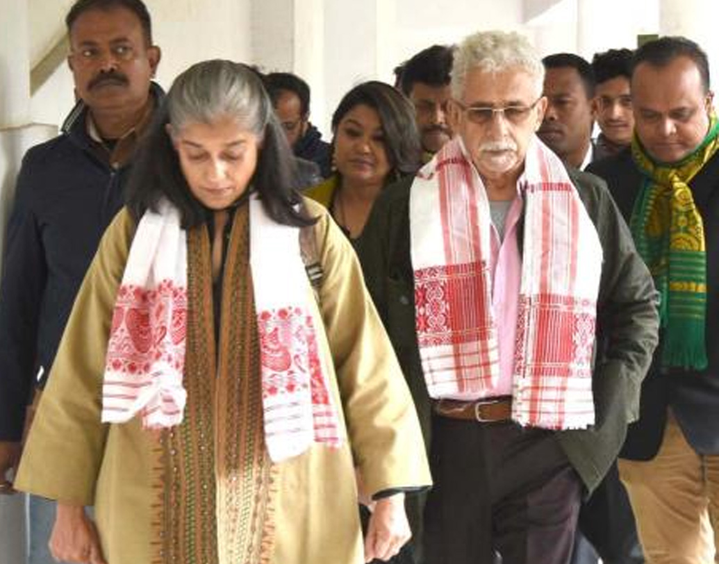 দীর্ঘদিন লিভ-ইন করেছিলেন নাসিরুদ্দিন-রত্না। অবশেষে পরভিনের সঙ্গে নাসিরুদ্দিনের বিবাহবিচ্ছেদ প্রক্রিয়া সম্পূর্ণ হওয়ার পরে ১৯৮২ সালে ঘরোয়া অনুষ্ঠানে রেজিস্ট্রি-বিয়ে করেন তাঁরা।