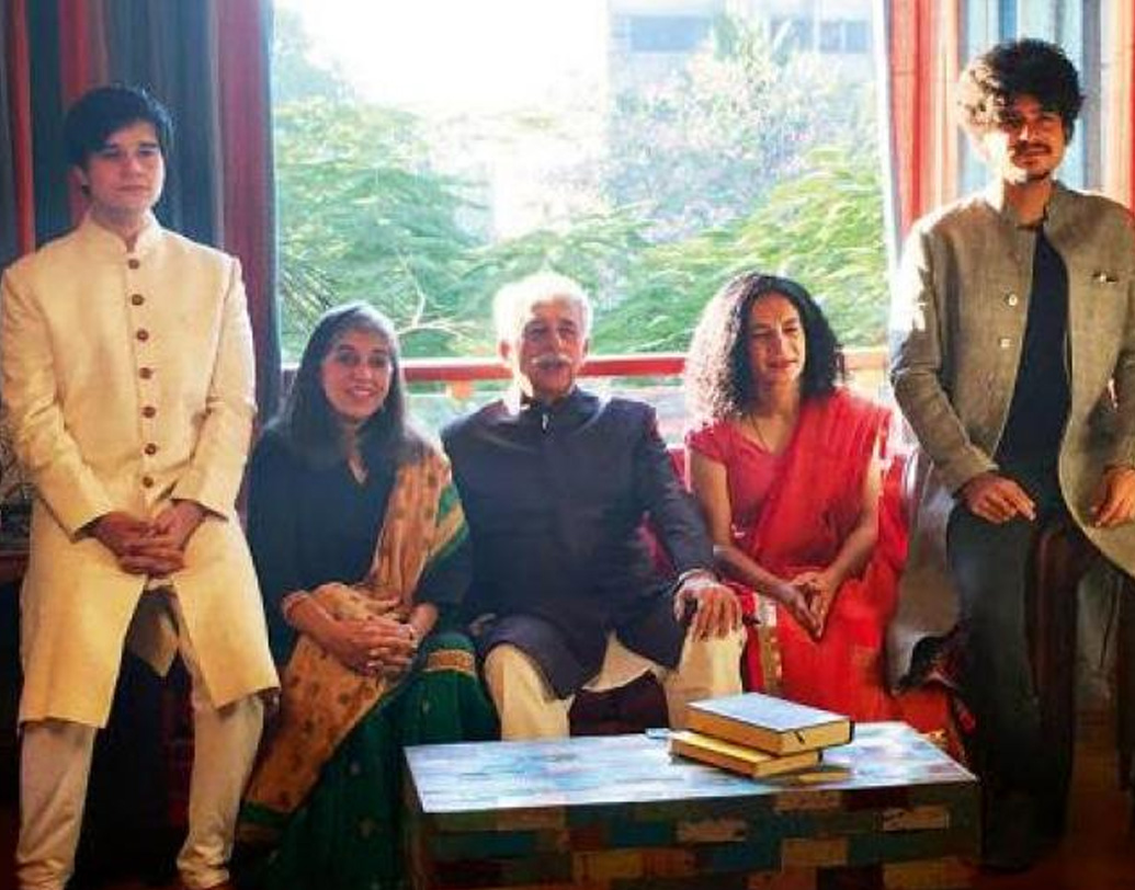 নাসির-রত্নার দুই ছেলে ইমাদ ও ভিভান দু’জনেই অভিনয়ের সঙ্গে যুক্ত। তাঁদের পরিবারের একজন সদস্য হীবাও। তিনি পরে শাহ পরিবারে চলে আসেন। রত্নাও সাদরে গ্রহণ করেছেন স্বামীর প্রথম পক্ষের মেয়েকে।