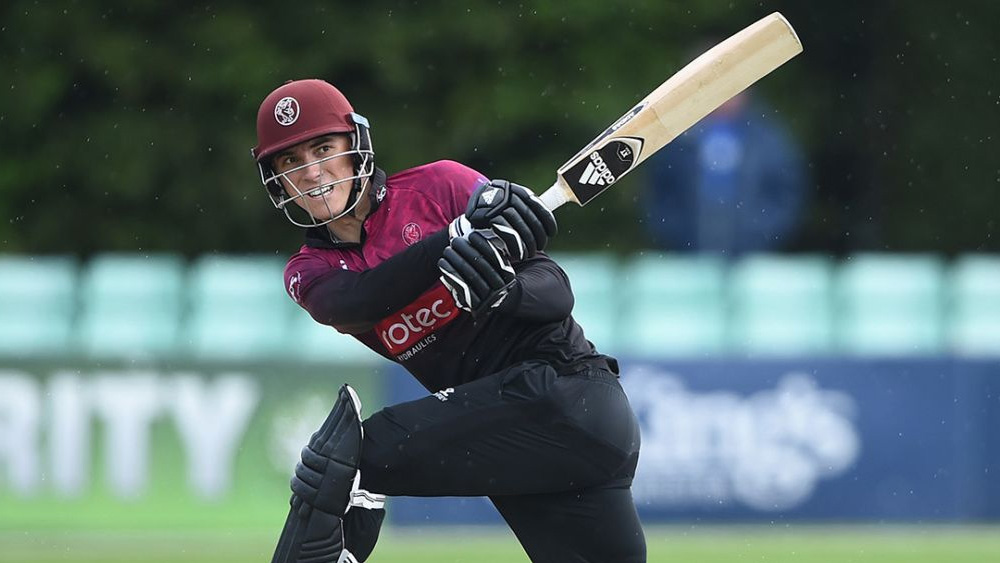 ব্রিটিশ ক্রিকেটার টম ব্যান্টন টি-২০ ফরম্যাটে সফল ক্রিকেটার। এই ব্যাটসম্যান নাইটরাইডার্সে খেলবেন ১ কোটি টাকার বিনিময়ে।