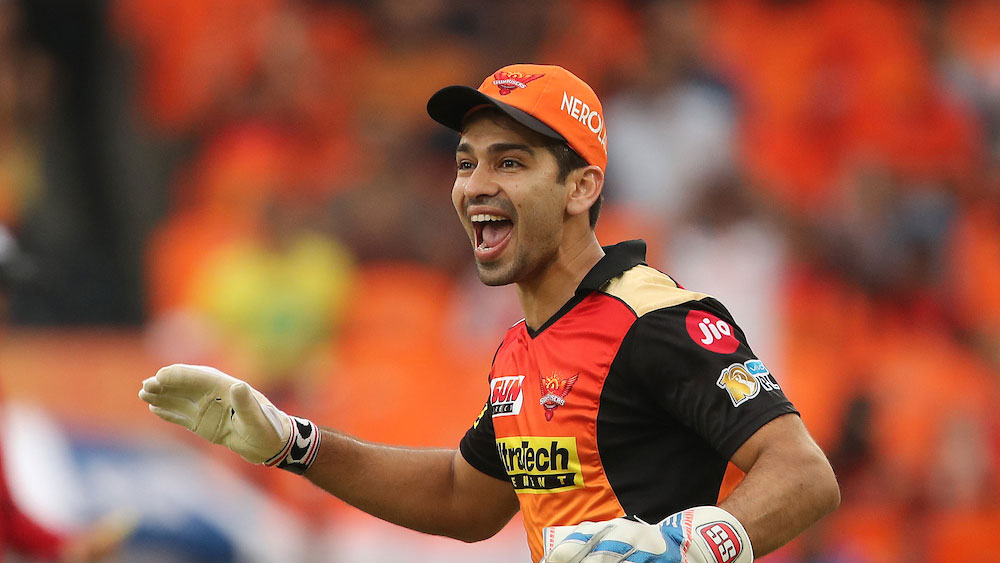 ২০১৫-তেই শ্রীলঙ্কার বিরুদ্ধে টেস্ট ক্রিকেটে হাতেখড়ি হয়ে গিয়েছিল ভারতীয় এই টপ অর্ডার ব্যাটসম্যান ও উইকেট কিপারের। নমন ওঝার নেতৃত্বে ভারতীয় এ দল দুরন্ত পারফর্ম্যান্স দেখায়। নমন নিজে এ দলের হয়ে অস্ট্রেলিয়ার বিরুদ্ধে একটি ডাবল সেঞ্চুরি ও একটি সেঞ্চুরিও করেন। এই একাদশে ব্যাটিং অর্ডারকে শক্তিশালী করতে যেমন তাঁকে প্রয়োজন, তেমনই কে এস ভরতের মতোই উইকেটও সামলে দিতে সক্ষম তিনি।