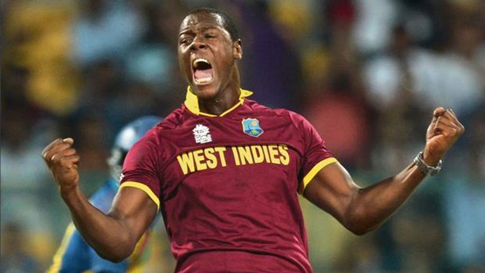 কার্লোস ব্রেথওয়েট। ওয়েস্ট ইন্ডিজের টি-২০ দলেও তাঁর গুরুত্ব যথেষ্ট। এমনকি টি-২০ ফর্ম্যাটে জাতীয় দলকে নেতৃত্বও দিয়েছেন অতীতে। চার বছর ধরে তিনি তিনটি ফ্রাঞ্চাইজির হয়ে খেললেও ২০২০-র জন্য কোনও দলই কেনেনি ব্রেথওয়েটকে। এমন অভিজ্ঞ খেলোয়াড়রা কিন্তু একটি বড় মঞ্চে যখন তখন জ্বলে উঠতে পারেন। তাই আমাদের এই একাদশেও ব্রেথওয়েট থাকবেন যথেষ্ট গুরুত্ব সহকারেই।