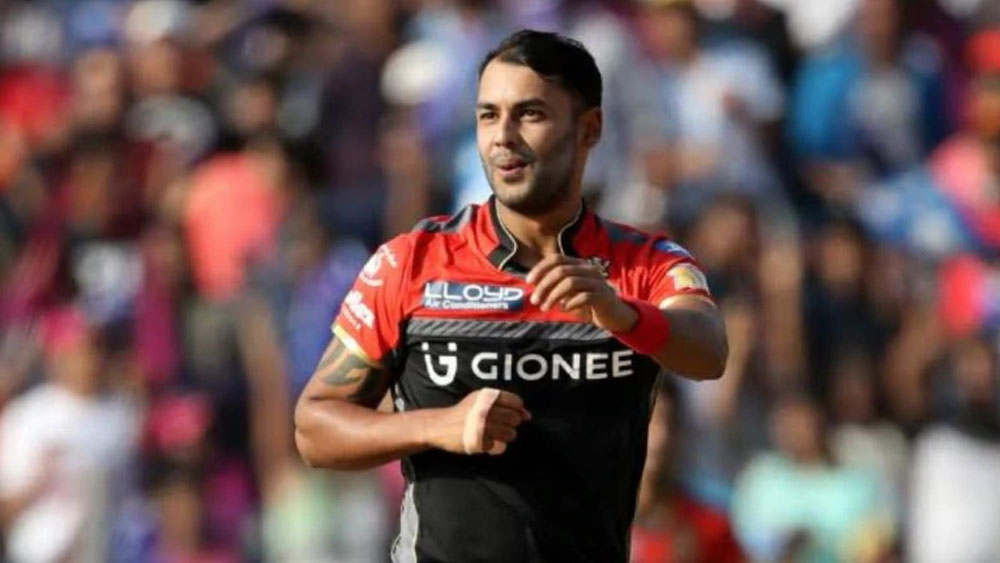 ভারতের হয়ে এক দিনের আন্তর্জাতিক ম্যাচ খেলার অভিজ্ঞতা রয়েছে তাঁর ঝুলিতে। দলে মূলত একজন অলরাউন্ডার। তিনি স্টুয়ার্ট বিনি। ঘরোয়া ক্রিকেটে রঞ্জি ট্রফি প্রতিযোগিতায় কর্নাটকের প্রতিনিধিত্ব করছেন। রঞ্জিতে তাঁর রেকর্ডও ভাল। অলরাউন্ডারে ঠাসা কোনও দল বাছতে গেলে এই সময়ে ভারতীয় এই খেলোয়াড়কে বাদ দেওয়াটা ভুল হবে।