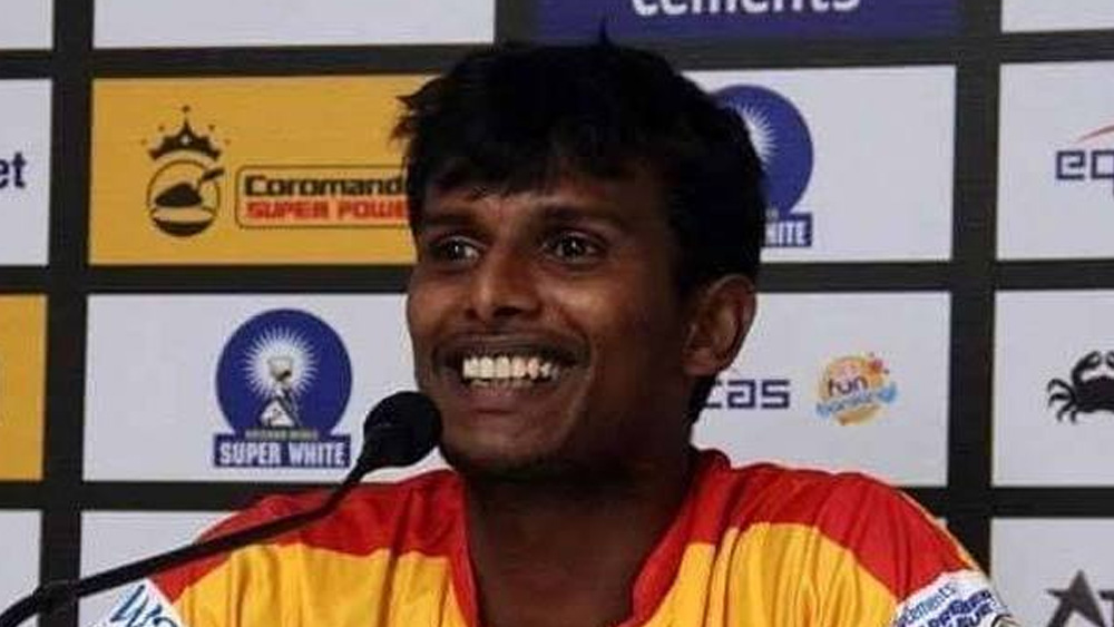 কনুইয়ে চোটের জন্য ২০১৭-১৮-র রনজি মরসুম খেলতে পারেননি নটরাজন। তারপরেও সুযোগের ভাগ্য তাঁকে বিমুখ করেনি। ২০১৮-এর আইপিএল-এ তাঁকে নেয় সানরাইজার্স হায়দরাবাদ। তবে এ বার নিলামে তাঁর দর উঠেছিল মাত্র ৪০ লক্ষ টাকা। বেস প্রাইস ৪০ লক্ষেই তাঁকে দলে নেয় হায়দরাবাদ।