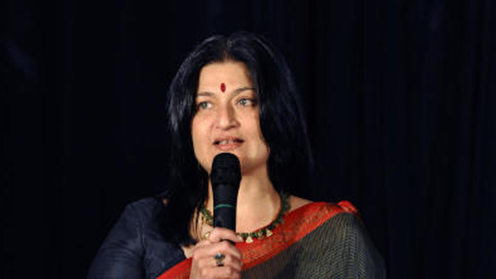 অভিনেত্রীর পাশাপাশি ইন্ডাস্ট্রিতে আরও পরিচয় আছে সারিকার। তিনি একজন সফল কস্টিউম ডিজাইনার, সাউন্ড জিজাইনার এবং সহকারী পরিচলক। ২০০০ সালে প্রাক্তন স্বামী কমল হাসানের ছবি ‘হে রাম’-এর পোশাক পরিকল্পনা করে জাতীয় পুরস্কার পান।