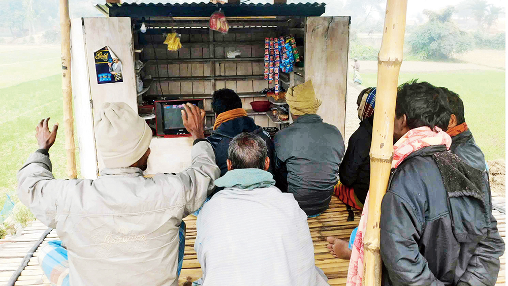 ৪৭ জন বিধায়কই দাঁড়িয়ে সমর্থন জানান। এর পর বিপক্ষে কারা রয়েছেন, জানতে চান স্পিকার। 