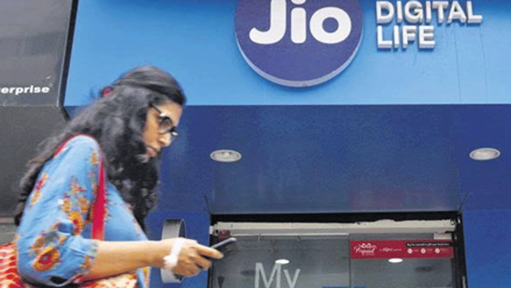 স্মার্টফোন গ্রাহক এবং জিয়ো ফোন গ্রাহক উভয়ের জন্যই ২০২০ হ্যাপি নিউ ইয়ার অফার নিয়ে এসেছে জিয়ো।