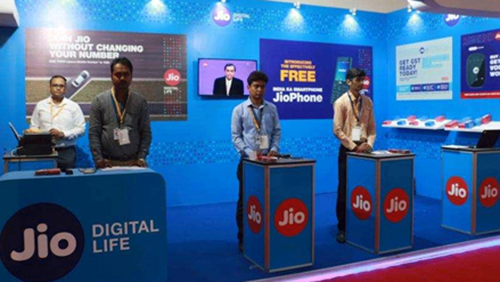 কী রয়েছে এই অফারে? একবার রিচার্জ করলেই মিলবে বছরভর আনলিমিটেড ভয়েস কল এবং ডেটার সুবিধা।