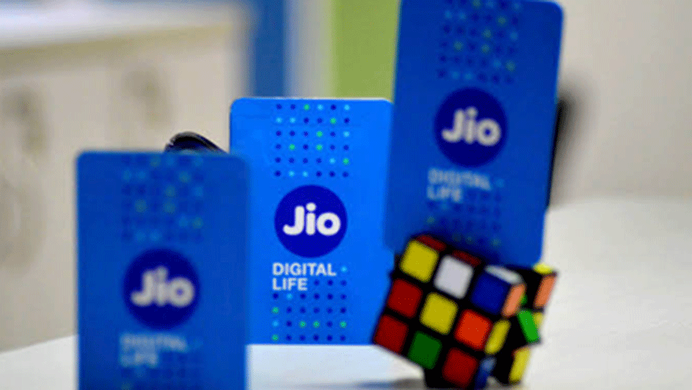 এ ছাড়া জিয়ো থেকে অন্য নেটওয়ার্কে ভয়েস কলের জন্য ফ্রি ৩০০ মিনিটের সুবিধা রয়েছে। রয়েছে প্রতিদিন ১০০টা করে ফ্রি এসএমএস। ১৪৯ টাকার ওই প্রিপেড প্ল্যানের ভ্যালিডিটি ২৪ দিন।