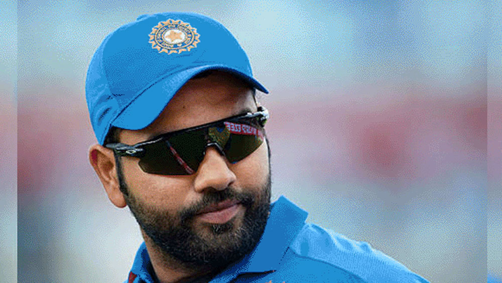 রোহিত শর্মা: ওয়ানডে ক্রিকেটে এক ক্যালেন্ডার বর্ষে মোট রানে ভারত অধিনায়ক বিরাট কোহালিকেও পিছনে ফেলে দিয়েছেন ‘হিটম্যান’। সারা বছর ধরে দাপটের সঙ্গে ব্যাট করেছেন। বিশ্বকাপে পাঁচটা সেঞ্চুরি হাঁকান তিনি। এক বছরে ২৮টি ম্যাচে সাতটি শতরান করেছেন। মোট রান ১৪৯০। গড় ৫৭.৩০ এবং স্ট্রাইক রেট ৮৯.৯২। ২০১৯-এর সেরা একাদশে তাই রোহিতের স্থান বাঁধা।