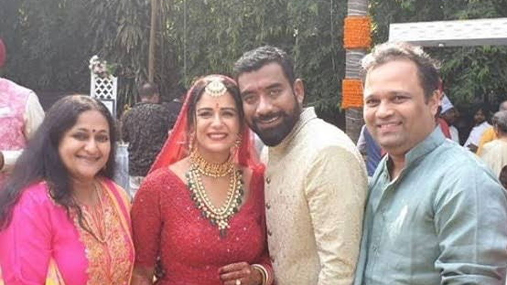 মোনা সিংহ টেলিভিশনে কেরিয়ার শুরু করেছিলেন ২০০৩ সালে ‘জসসি জ্যায়সি কোই নেহি’ দিয়ে। প্রথম শো থেকেই তিনি দর্শকের মনে পাকাপাকি জায়গা করে নিয়েছেন।