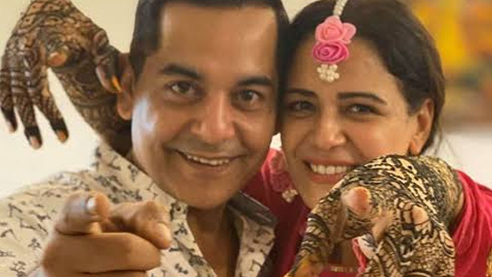 মোনার বন্ধু হওয়ার বাড়তি পাওনা কী? নতুন নতুন রান্না করে বন্ধুদের ডেকে খাওয়ানো মোনার খুব পছন্দের। এক সাক্ষাত্কারে মোনা জানিয়েছিলেন, ‘‘আমি আর মা দু’জনেই কুকিং ক্লাসে ভর্তি হয়ে দেশ-বিদেশের অনেক রকম রান্না শিখেছি। সময় পেলেই রান্না করে বন্ধুদের খেতে ডাকি।”