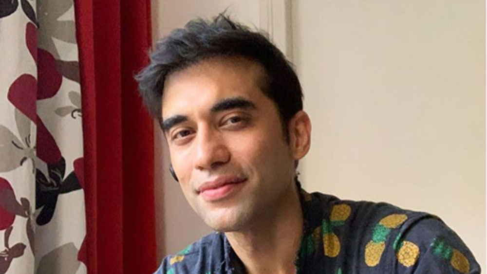 ছোট থেকে খেলাধুলোতে ভীষণ ভাল ছিলেন কুশল। নাচ, সাঁতার, ফুটবল, সাইক্লিং, স্কেটিং- একাধিক বিষয়ে আগ্রহ ছিল তাঁর। ছোটবেলা থেকে হাসিখুশি সেই ছেলেটাই সবাইকে চমকে দিয়ে পৃথিবী ছে়ড়ে চলে গেলেন!