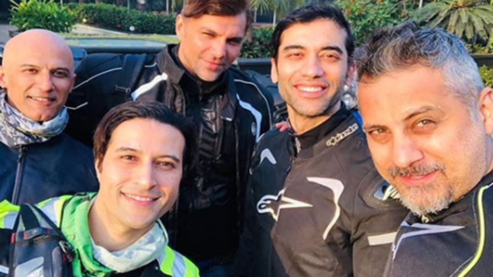 এ ছাড়া অজয় দেবগণের ‘কাল’, ‘সালাম এ ইশক’, ‘ধন ধনা ধন গোল’- এর মতো ফিল্মেও অভিনয় করেছেন তিনি। খুব তাড়াতাড়ি বিনোদন জগতের পরিচিত মুখ হয়ে উঠেছিলেন।