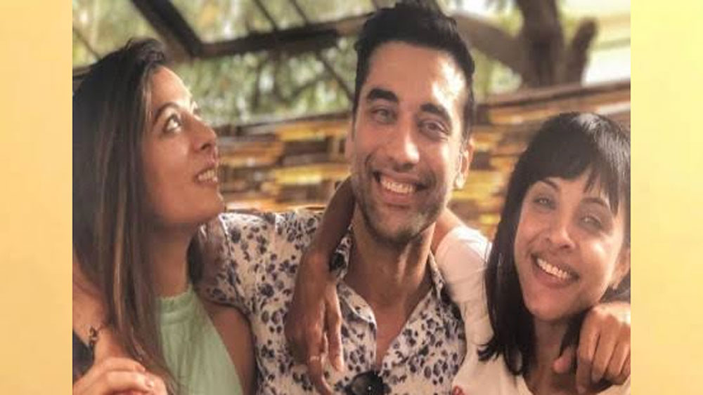 মৃত্যুর দু’দিন আগেই ওই বন্ধুকে ফোন করে নাকি জীবন নিয়ে হতাশা প্রকাশ করছিলেন তিনি। সবসময় লড়াইয়ের কথা বলতেন যে কুশল, সে নিজের সঙ্গেই লড়াইটা আর চালাতে পারলেন না! হাল ছেড়ে দিলেন।