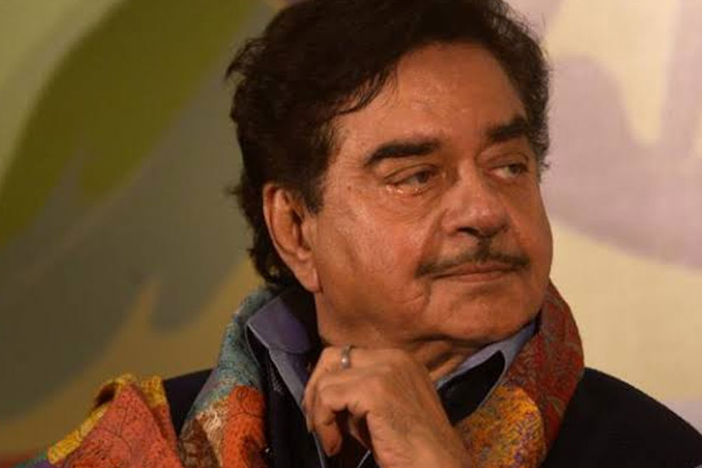 আসানসোলে তৃণমূল প্রার্থী শত্রুঘ্ন সিন্‌হা। বিজেপি প্রার্থী সুরেন্দ্র সিংহ অহলুওয়ালিয়া। সিপিএম প্রার্থীর নাম জাহানারা খান। জিতলেন শত্রুঘ্নই। প্রায় ৫৯৫৬৪ ভোটে জিতেছেন তিনি।