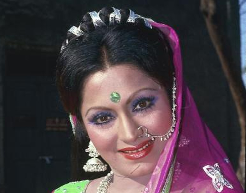 প্রতিভার জোরে ইন্ডাস্ট্রিতে ক্রমশ পায়ের তলায় জমি খুঁজে পান বিন্দু। তাঁর অভিনীত ‘দস্তান’, ‘অভিমান’, ‘হাওয়া’, ‘ইমতিহান’, ‘অর্জুন পণ্ডিত’ বক্সঅফিসে সপল হয়।