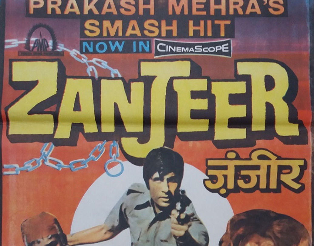 ১৯৭৩ সালে মুক্তি পায় ‘জঞ্জীর’।সুপারহিট এই ছবি শুধুমাত্র ‘অমিতাভ বচ্চনের ছবি’ পরিচয় পেতেই পারত। যদি না সেখানে মোনা ডার্লিং থাকতেন। খলনায়ক শেঠ তেজার ঘনিষ্ঠ বান্ধবী ছিলেন ‘মোনা’। দয়াল তেজার ভূমিকায় অভিনয় করেছিলেন অজিত। তাঁর মুখে বিশেষ ভঙ্গিতে ‘মোনা ডার্লিং’ উচ্চারণ গেঁথে যায় দর্শক মনে।