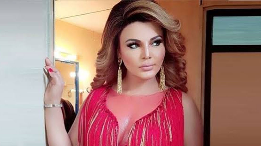 আর এ বার নেটিজেনদের আরও চমকে দিয়ে বিয়ের তিন মাসের মধ্যেই সরাসরি নিজের মেয়ের ভিডিয়ো শেয়ার করে বসলেন!