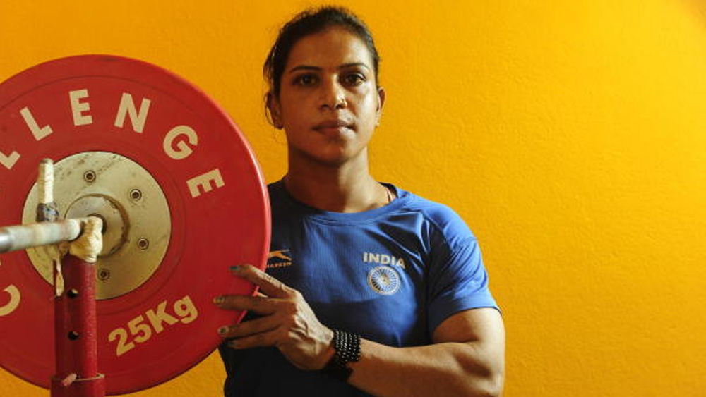 মেয়েরাই বাংলার মুখ : গত বছরে আন্তর্জাতিক স্তরে বাংলার ছেলেরা ব্যর্থ হলেও অন্তত পাঁচ জন মেয়ে সফল হয়েছেন। ভারোত্তোলক রাখি হালদার, অ্যাথলিট আভা খাটুয়া, শুটার মেহুলি ঘোষ, টেবল টেনিসের সুতীর্থা মুখোপাধ্যায় এবং ঐহিকা মুখোপাধ্যায় বিশ্বের বিভিন্ন প্রান্তে সফল হয়ে পদক জিতেছেন। এঁদের মধ্যে রাখি টোকিয়ো অলিম্পিক্সের নামার যোগ্যতা অর্জনের পথে।  কমনওয়েলথ চ্যাম্পিয়নশিপে সোনা ছাড়াও কয়েকদিন আগে জোড়া রেকর্ড গড়ে কাতার আন্তর্জাতিক ভারোত্তলনে ব্রোঞ্জ জিতেছেন।