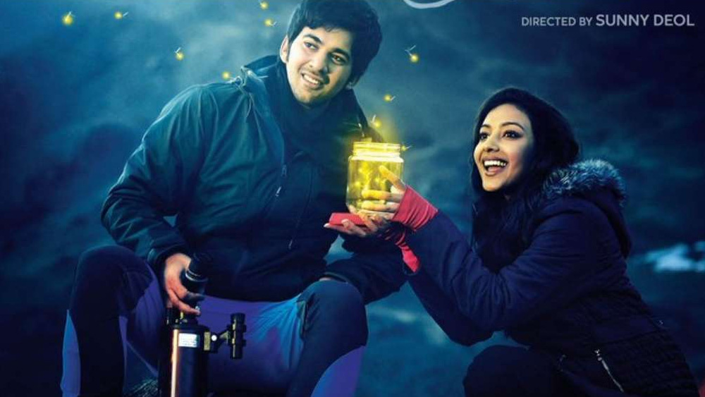 সানি দেওল তাঁর ছেলে করণকে লঞ্চ করছেন। ফলে ‘পল পল দিল কে পাস’ নিয়ে ইন্ডাস্ট্রির কৌতূহল বেশি ছিল। এই ছবিটির মুক্তির দিন বেশ কয়েকবার পরিবর্তিত হয়। শেষ অবধি ছবিটি মুক্তি পায় ২০ সেপ্টেম্বর। কিন্তু এই রোমান্টিক মিউজিক্যাল ড্রামা দর্শক অনুগ্রহ পায়নি। ব্যবসা করেছে ৭.৯৫ কোটি টাকার।