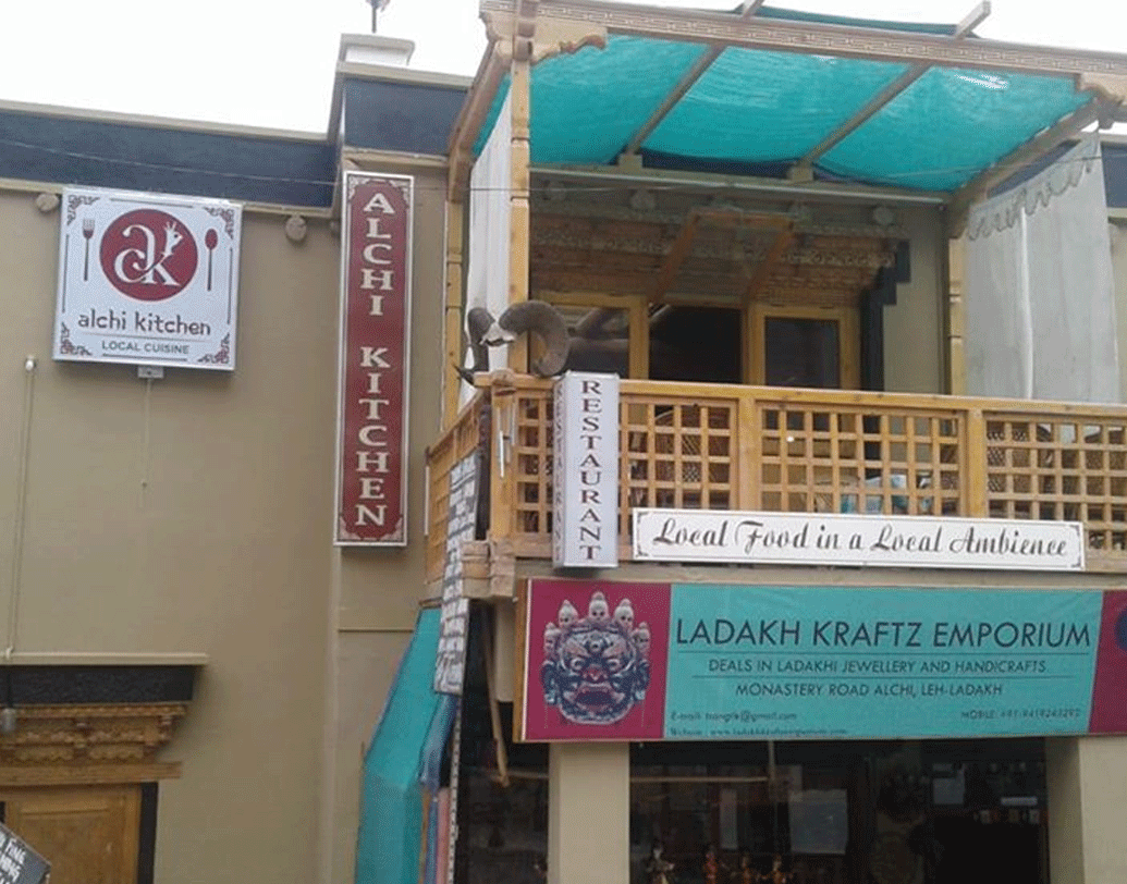 নিলজা ওয়াংমো যখন লাদাখি খাবার নিয়ে নিজের রেস্তোরাঁ শুরু করতে চেয়েছিলেন, তখন তাঁর এই পরিকল্পনা কেউই ভাল ভাবে নেননি। পরিবার, কাছের বন্ধুরা সকলেই এর বিরোধিতা করেছিলেন।