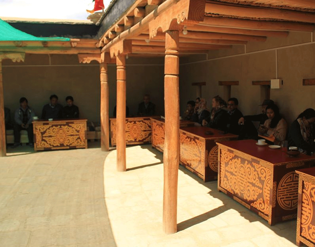 রান্না করতে চিরকালই ভালবাসেন নিলজা। রেস্তোরাঁ শুরু করার আগে তিনি দিনের পর দিন লাদাখের হারিয়ে যাওয়া খাবার নিয়ে পরিবারের সঙ্গে আলোচনা করেছেন।