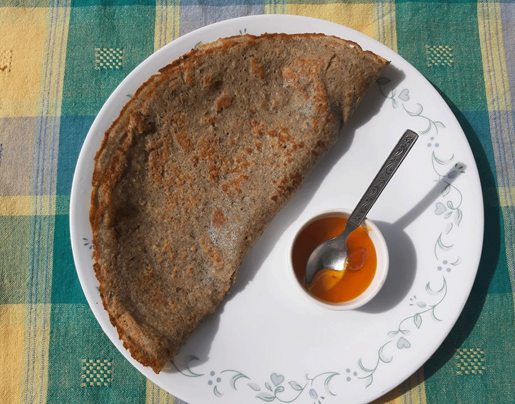 তাঁর রেস্তোরাঁর সবচেয়ে জনপ্রিয় খাবার হল টাসি টাগইয়ে চা। আটটি উপাদান দিয়ে তৈরি এই চা। দ্বিতীয় জনপ্রিয় খাবার খাম্বির। এটি ফার্মেন্টেড লাদাখি পাউরুটি। স্থানীয়রা কোনও তরকারি, স্যুপ বা নোনতা চা দিয়ে এই রুটি খান। তবে নিলজা এতে একটু ট্যুইস্ট এনেছেন। রুটির ভিতরে চিকেন, সবজির পুর ভরে দিয়েছেন। ফলে খাবারটি আরও সুস্বাদু হয়ে গিয়েছে।