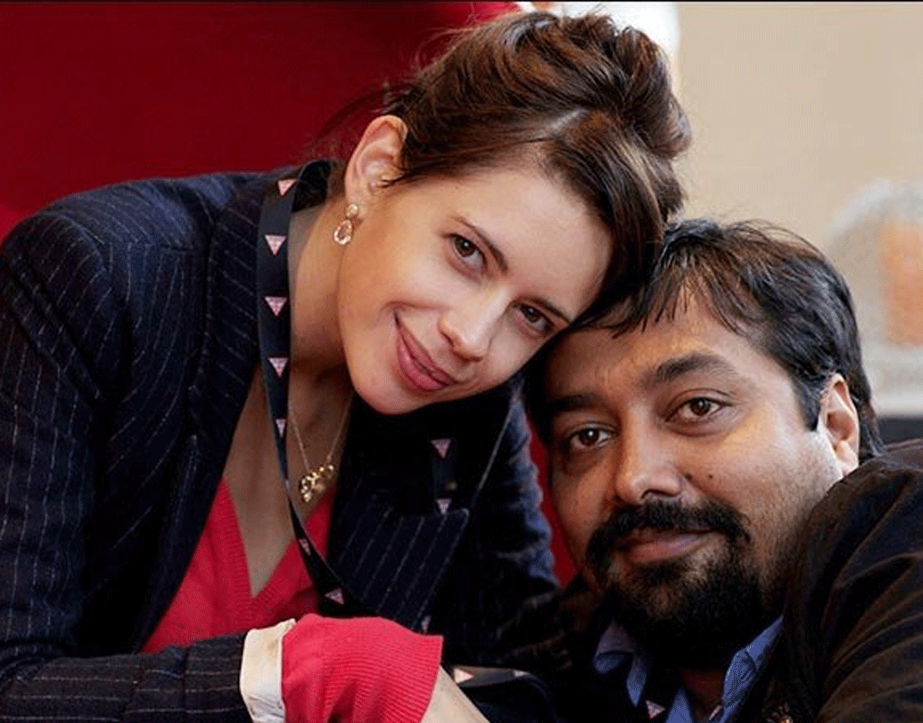 ‘দেব ডি-’র পর অনুরাগ কশ্যপ এবং কল্কি কেঁকলার মধ্যে সম্পর্ক তৈরি হয়। তাঁদের দু’জনের ঘনিষ্ঠতা বিয়ে পর্যন্ত গড়িয়েছিল। তবে তার পরই সম্পর্ক জটিল হতে শুরু করে। বছর খানেকের মধ্যেই ডিভোর্স হয় দু’জনের।