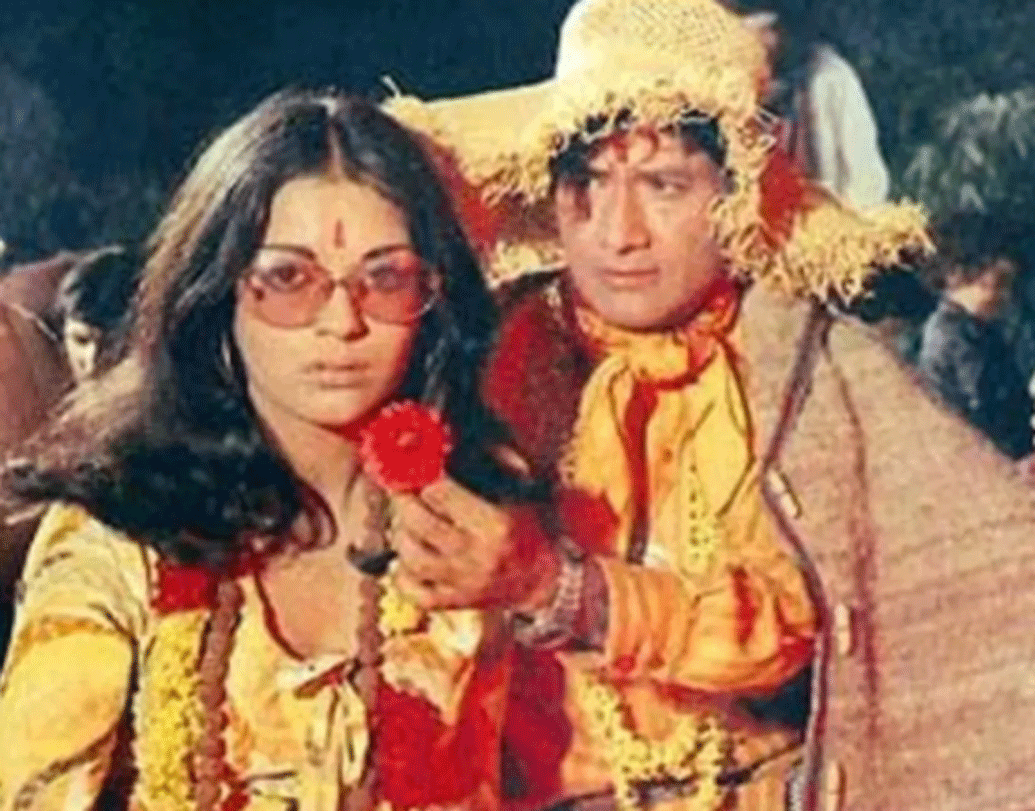 জিনাত আমনের প্রতি কতটা টান ছিল দেব আনন্দের? আত্মজীবনীতে ‘রোম্যান্সিং উইথ লাইফ’-এ সে কথা লিখে গিয়েছেন তিনি। ‘হরে রাম হরে কৃষ্ণ’-র বিপুল সাফল্যের পর তাঁদের দু’জনের সম্পর্কের কথা সামনে উঠে আসে।