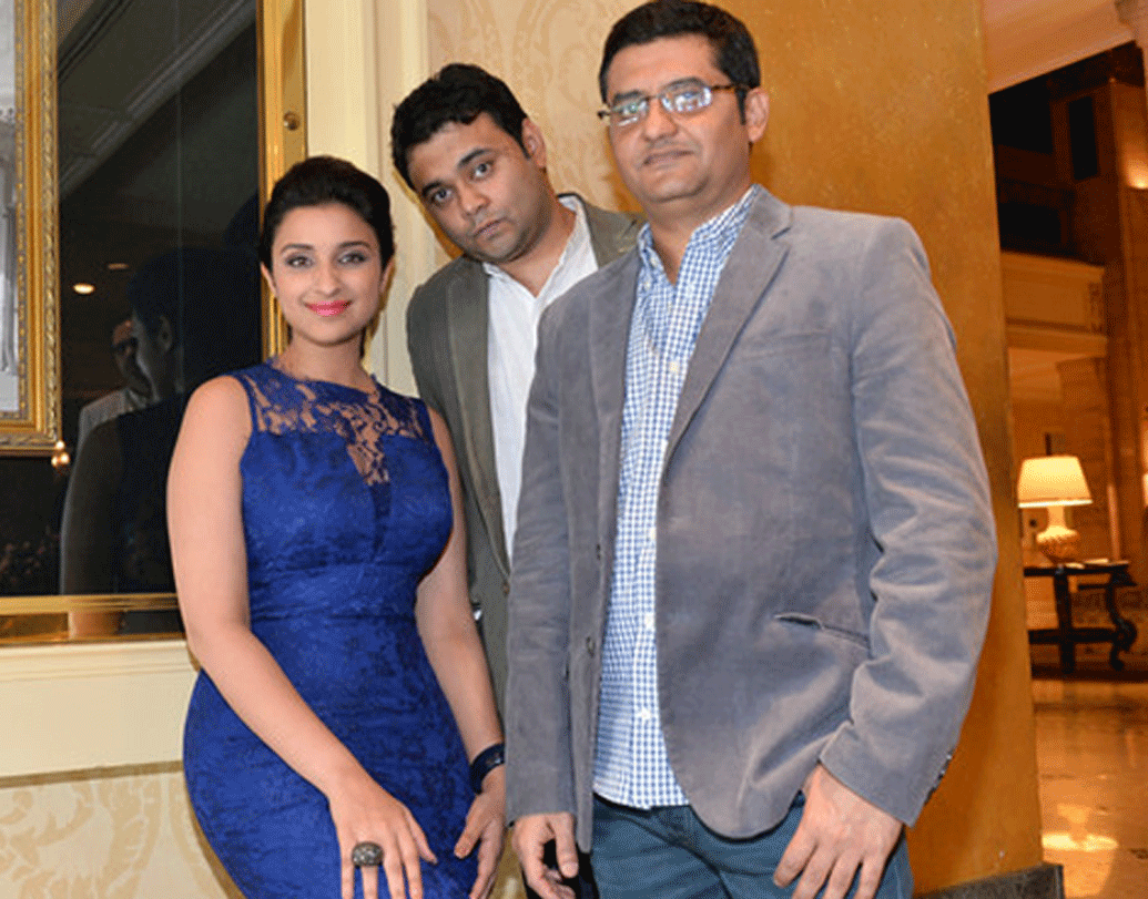 পরিণীতি চোপড়া নাকি বারংবার পরিচালকদের প্রেমে পড়েন। এর আগে নাকি ‘লেডিস ভার্সেস রিকি বহেল’ এবং ‘শুদ্ধ দেশি রোমান্স’ ছবির পরিচালক মণীশ শর্মার প্রেমে পড়েছিলেন এই নায়িকা। সে সম্পর্ক ভেঙে যাওয়ার তিনি আবার এক সহকারী পরিচালকের প্রেমে পড়েছিলেন।