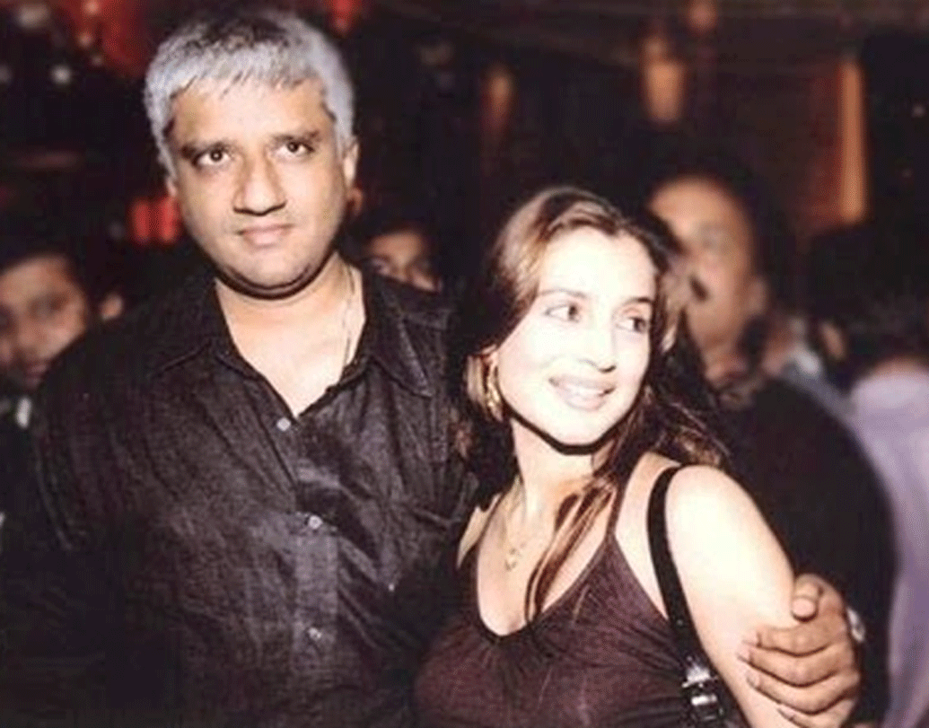 চিরকালই খোলামেলা পরিচালক বিক্রম ভট্ট। সুস্মিতা সেনের সঙ্গে সম্পর্ক নিয়ে কখনও লুকোচুরি করেননি। তেমনই সুস্মিতার পর তাঁর আমিশা পটেলের সঙ্গে সম্পর্ক তৈরি হয়েছিল। সেটাও স্বীকার করেছেন তিনি। তবে সে সম্পর্ক কোনও পরিণতি পায়নি।