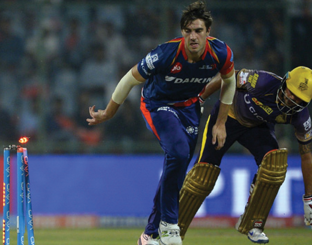 প্যাট কামিন্স — আইপিএল-এর দুনিয়ায় পরিচিত মুখ প্যাট কামিন্স। কিন্তু, এ বারের নিলামে তাঁর বেস প্রাইস আকাশছোঁয়া! ২ কোটি বেস প্রাইসের অস্ট্রেলিয়ান কামিন্সকে কোন ফ্র্যাঞ্চাইজি দলে নেবে, তা দেখার অপেক্ষায় ক্রিকেটমহল। ২০১৪ সালে কামিন্সকে দলে নিয়েছিল কলকাতা নাইট রাইডার্স। ২০১৭ সালের আইপিএল-এ দিল্লি ডেয়ারডেভিলস ৪.৫ কোটি টাকার বিনিময়ে কেনে অজি পেসারকে। পরের বছর কামিন্সের নতুন ঠিকানা হয় মুম্বই।