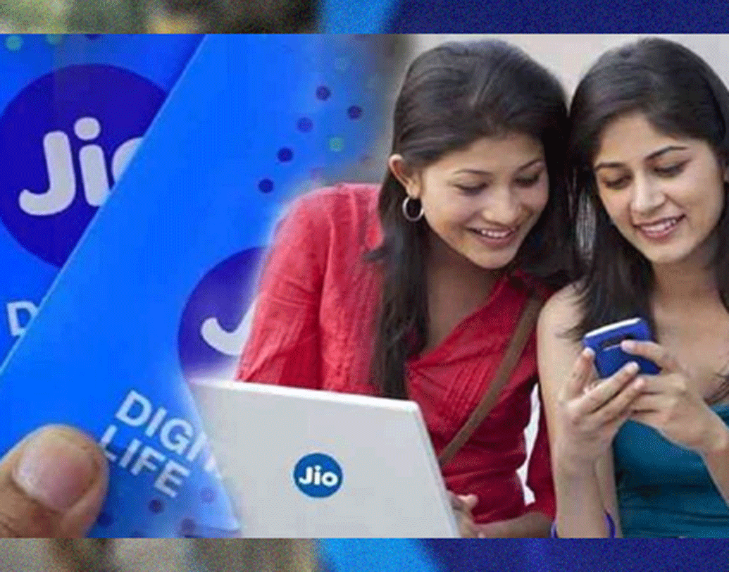 এ ছাড়াও কারও যদি ডেটার ব্যবহার কম হয়, তা হলে তিনি ৩৬৫ দিনের জন্য এক হাজার ২৯৯ টাকা দিয়ে রিচার্জ করলে মোট ২৪ জিবি ডেটা এবং ১২ হাজার ফ্রি মিনিটের সুবিধা নিতে পারেন।