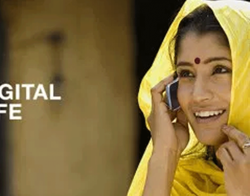 জিয়ো থেকে জিয়োর কোনও নম্বরে ফোন করার জন্য অবশ্য কোনও পয়সা লাগবে না। আনলিমিটেড ভয়েস কলের সুবিধা রয়েছে। উল্লিখিত প্রতিটা ফ্রি মিনিটই জিয়ো থেকে অন্য কোনও নেটওয়ার্কে ভয়েস কলের জন্য।