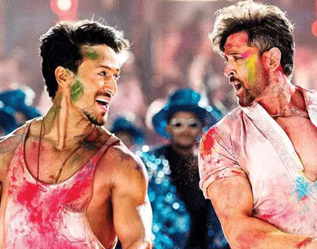 চতুর্থ স্থানে রয়েছেন ‘ওয়ার’ ছবিতে হৃতিকের সহ অভিনেতা টাইগার স্রফ। এই প্রথম সেক্সি পুরুষের সেরা দশে ঠাঁই পেলেন তিনি।