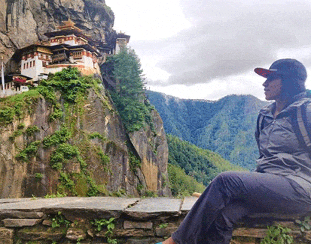 বেশির ভাগ মানুষই যখন চাকরি এবং ঝুঁকিপূর্ণ প্যাশনের মধ্যে চাকরিটাকেই বেছে নেন, ক্যানডিডা করেছেন ঠিক উল্টো।