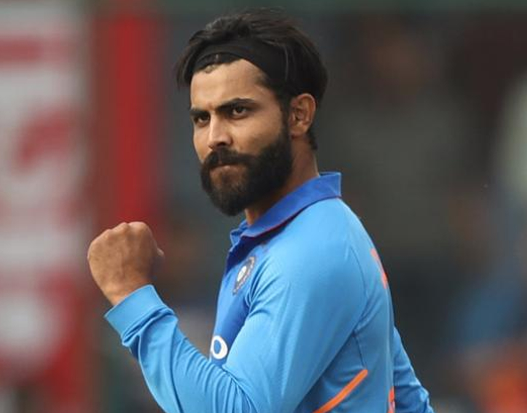 রবীন্দ্র জাডেজা: বাংলাদেশের বিরুদ্ধে টি-টোয়েন্টি সিরিজে বিশ্রামে ছিলেন। কিন্তু টেস্টে দারুণ ফর্মে রয়েছেন তিনি। ব্যাট হাতেও ভরসা দেখিয়েছেন। ফলে, অলরাউন্ডার হিসেবে তাঁর উপর আস্থা রাখতেই পারে ভারত। আর ফিল্ডার জাডেজার তো তুলনাই হয় না।