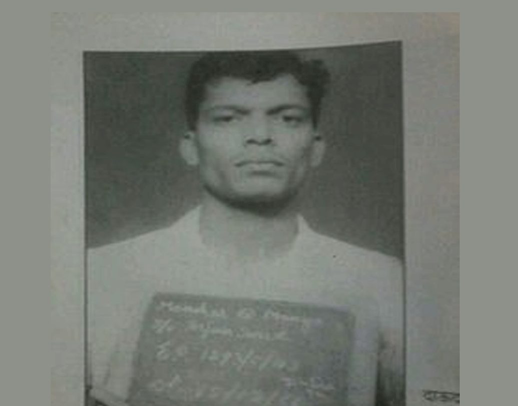 প্রথম এনকাউন্টার হয়েছিল ১৯৮২ সালের ১১ জানুয়ারি। মুম্বই আন্ডারওয়ার্ল্ডের ডন ছিলেন মান্য সুরভে। মুম্বইয়ের ওয়াডলা  অঞ্চলে তাঁকে এনকাউন্টার করেন পুলিশ অফিসার রাজা তাম্বাত এবং  ইসাক বাগবান।