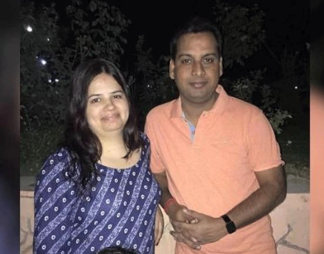 ২০১৮ সালে সেপ্টেম্বরে লখনউয়ের মুকাদামপুর থানার কাছে বিবেক তিওয়ারি নামে এক অ্যাপল সংস্থার কর্মীকে প্রকাশ্য রাস্তাতেই এনকাউন্টার করে পুলিশ। তাঁর বিরুদ্ধে অভিযোগ ছিল, পুলিশ গাড়ি দাঁড় করাতে বললে তিনি তা করেননি। তার পরই তাঁকে লক্ষ্য করে গুলি ছোঁড়ে পুলিশ।