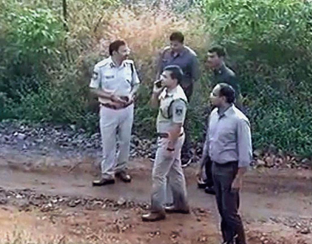 ২০১৯ সালে হায়দরাবাদে সাইবরাবাদ পুলিশের এনকাউন্টার। এক ধর্ষিতা চিকিৎসকের চার অভিযুক্তকে এনকাউন্টার করে সাইবরাবাদ পুলিশ।