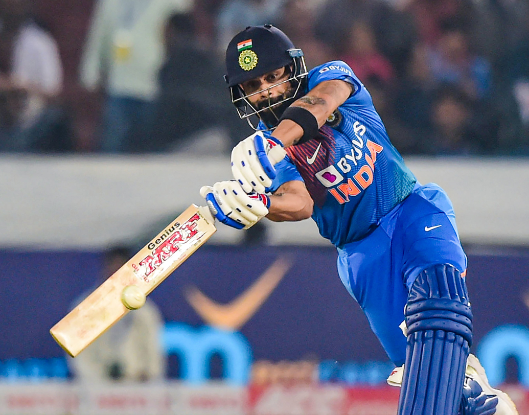 ১৫ ওভারের পর মাত্র ১৬ বলে ৫০ রান করেছেন কোহালি। এর মধ্যে ছিল দুটো চার ও পাঁচটি ছয়। যার ফলে আট বল বাকি থাকতে জিতে যায় ভারত। অন্য প্রান্তে থাকা ঋষভ পন্থ ও শ্রেয়স আইয়ার মিলিত ভাবে এই সময়ে ১৪ বলে করেন ১৬ রান।