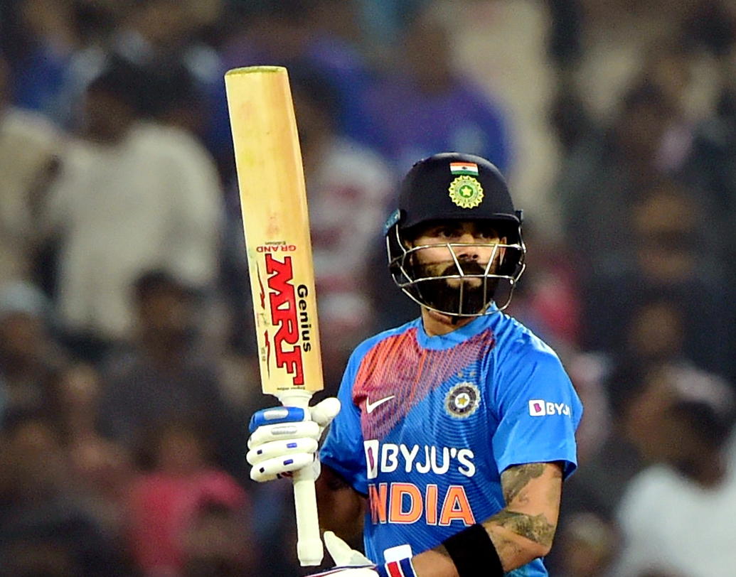 এই নিয়ে ১২ বার টি-টোয়েন্টি আন্তর্জাতিকে ‘ম্যান অফ দ্যা ম্যাচ’ হলেন কোহালি। বিশ্বক্রিকেটে যা যুগ্ম ভাবে প্রথম। আফগানিস্তানের মহম্মদ নবিও ১২ বার এই ফরম্যাটে ম্যাচের সেরা হয়েছেন। চলতি বছরে এটা বিরাটের এই ফরম্যাটে দ্বিতীয় বার সেরার পুরস্কার।