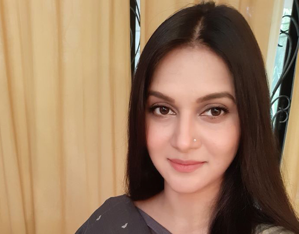 বেশ কয়েক মাস ধরেই তাঁদের বিয়ে নিয়ে ইন্ডাস্ট্রিতে নানা গুঞ্জন শোনা যাচ্ছিল। কেউ বলছিলেন, আগামী বছরের শুরুতে বিয়ে করবেন তাঁরা। আবার কেউ কেউ বলছিলেন, বিয়ে করতে করতে সেই মার্চ। অবশেষে জল্পনার শেষ হল।