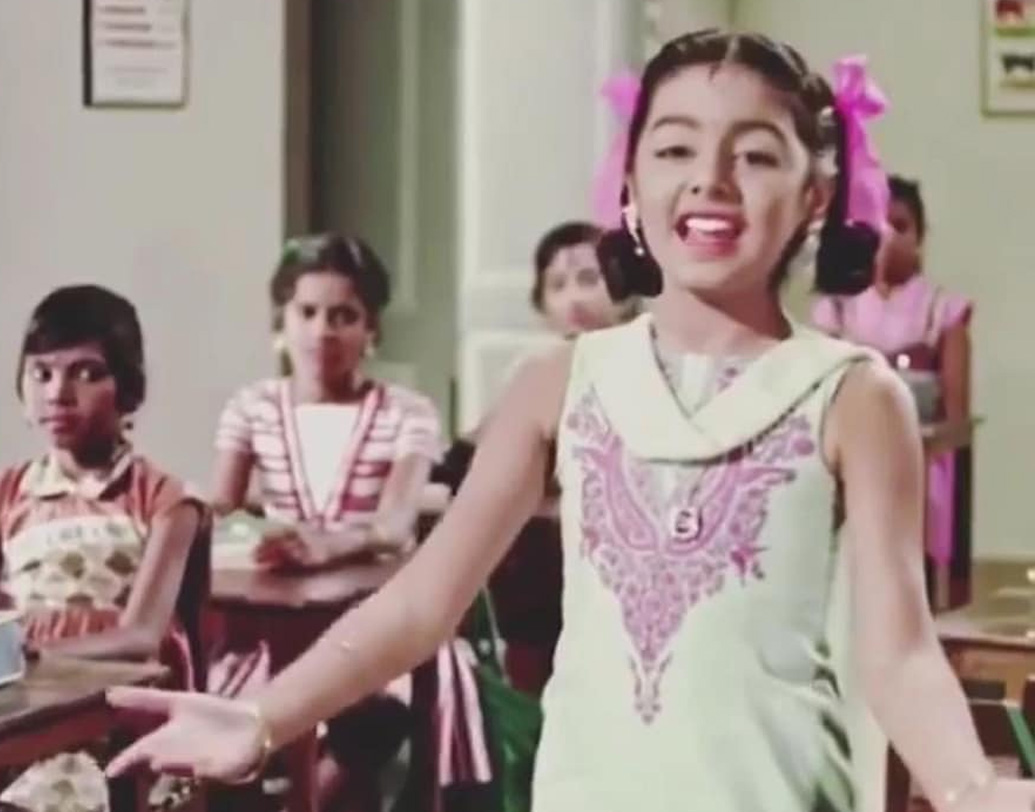 নীতু সিংহ ছোটবেলা থেকে অভিনয় করছেন। সংসারের দায়ে মাত্র পাঁচ বছর বয়সেই তাঁকে লাইট-সাউন্ড-ক্যামেরার সামনে দাঁড়াতে হয়েছে। অন্য বাচ্চাদের মতো পড়াশোনা-খেলাধুলোর সূচির বদলে তাঁকে চলতে হয়েছে কঠোর শুটিং-শিফ্টের মধ্যে দিয়ে।