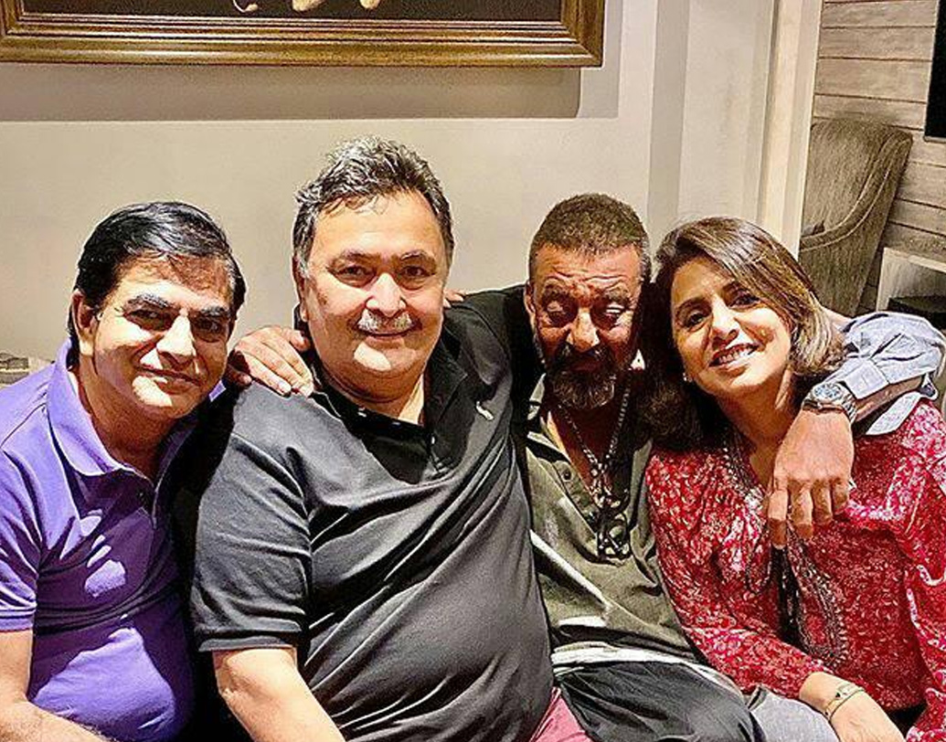 তারুণ্যে পা দিতে না দিতেই নীতু বড় পর্দার নায়িকা। ঋষি কপূরের সঙ্গে তাঁর প্রথম দেখা ‘জহরিলা ইনসান’-এর সেটে। প্রথম দর্শনে প্রেমের কোনও ইঙ্গিতই ছিল না। বরং, ঋষি খুব উত্যক্ত করতেন নীতুকে।