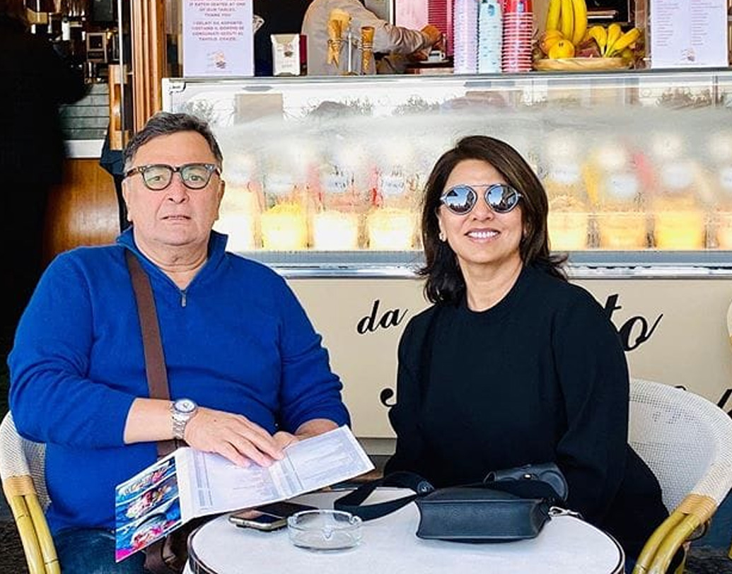 কিন্তু এনগেজমেন্ট যে হবে, তার বিন্দুবিসর্গ জানতেন না ঋষি-নীতু। তাই তাঁদের কাছে দেওয়ার মতো আংটিও ছিল না। অন্যের কাছ থেকে আংটি নিয়ে ঋষি পরিয়ে দিয়েছিলেন নীতুর অনামিকায়।